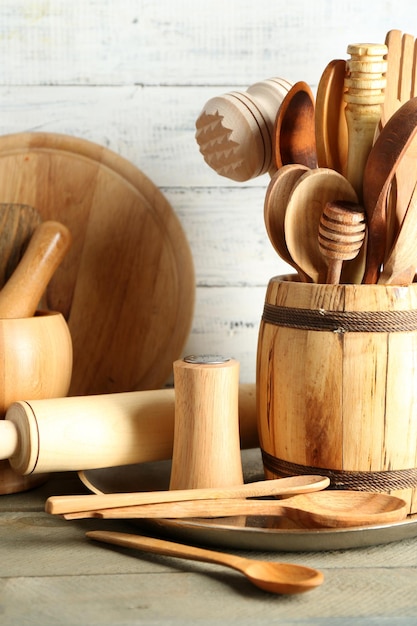 Przybory kuchenne na blacie